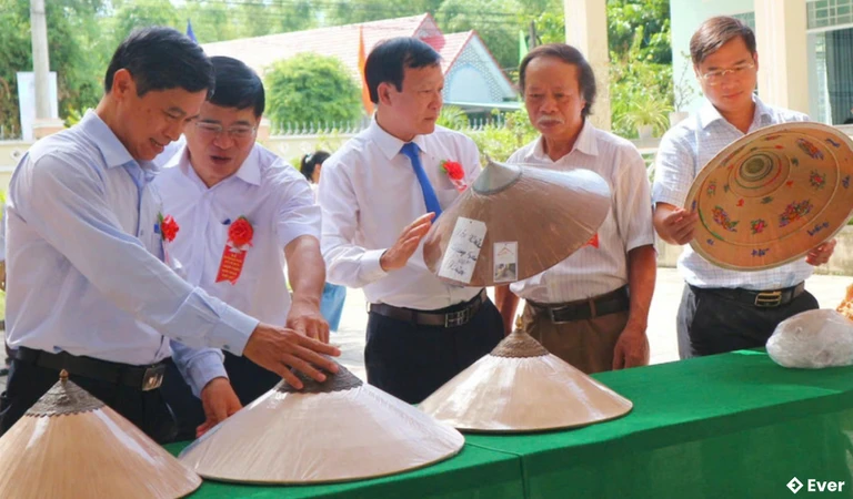 Nón ngựa Phú Gia là sản phẩm OCOP 4 sao, được ghi danh Di sản văn hóa phi vật thể quốc gia.