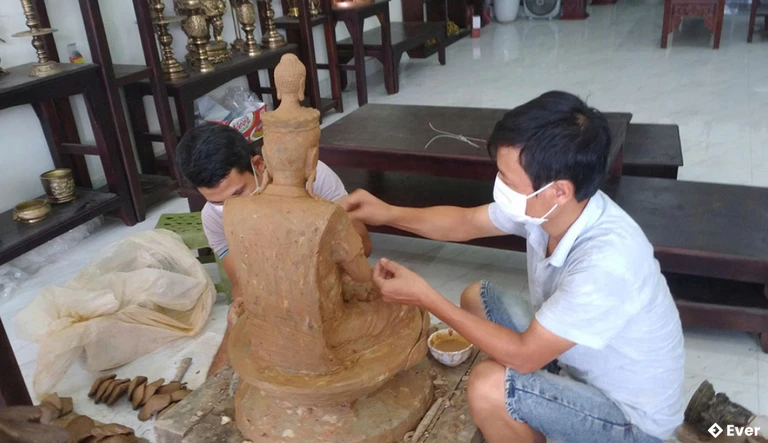 Nông dân xã Đại Đồng phát triển kinh tế từ nghề đúc đồng truyền thống