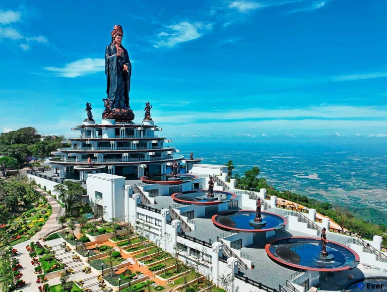 Núi Bà Đen - Biểu tượng của mảnh đất Tây Ninh