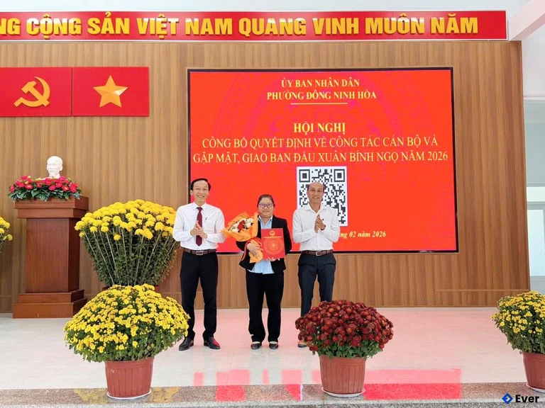 Phường Đông Ninh Hòa công bố quyết định về công tác cán bộ và gặp mặt, giao ban đầu xuân Bính Ngọ 2026