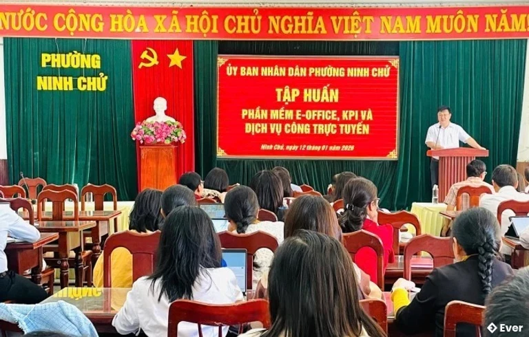Phường Ninh Chử tổ chức tập huấn phần mềm E - Office cho cán bộ