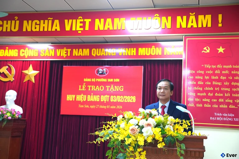 Phường Tam Sơn tổ chức lễ trao tặng huy hiệu đảng 2026