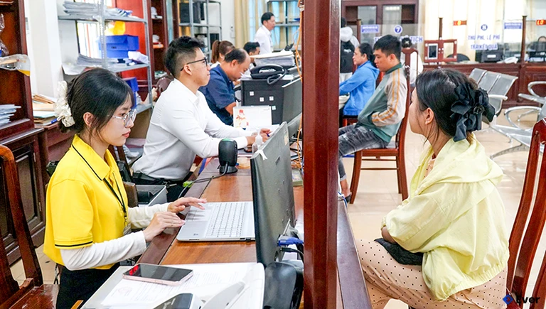 Phường Thuận Hưng trong công cuộc hỗ trợ hành chính người dân sáu sáp nhập