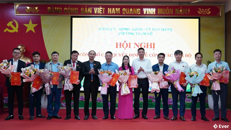 Phường Trạm Lộ tổ chức hội nghị công bố quyết định về công tác cán bộ 2026