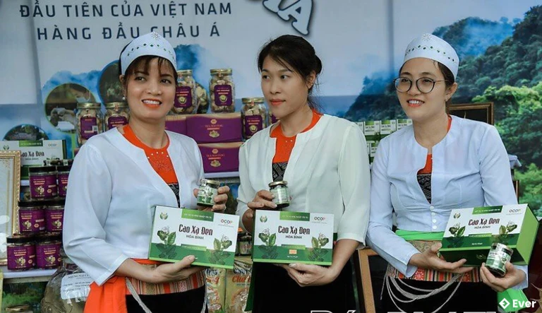 Sản phẩm cao xạ đen của HTX nông nghiệp Yên Trị được công nhận là sản phẩm OCOP 3 sao