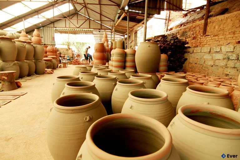 Sản phẩm của làng nghế gốm Phù Lãng