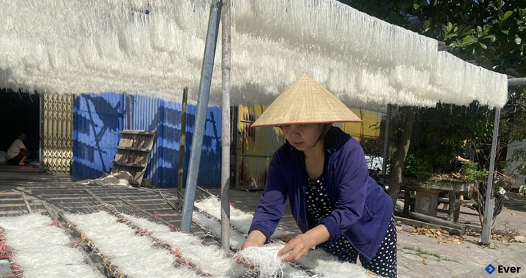 Sản xuất, kinh doanh mì phở tại thôn Trai Trang, xã Yên Mỹ