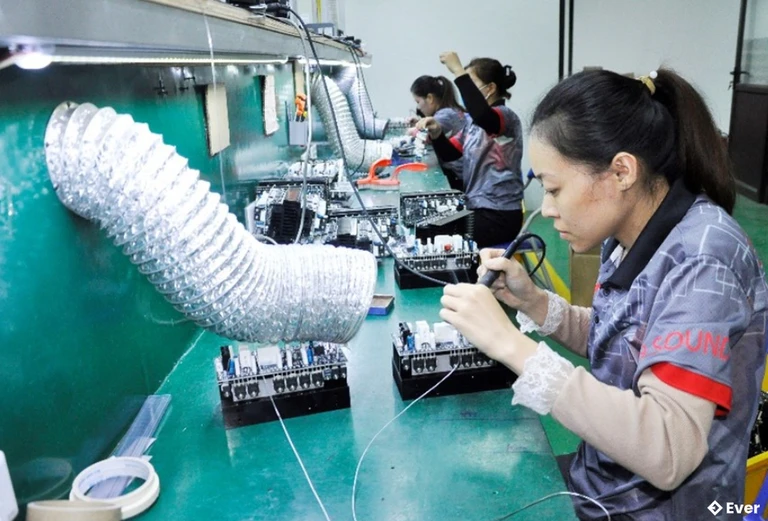 Sản xuất linh kiện điện tử, thiết bị âm thanh tại Công ty TNHH điện tử Casound Việt Nam