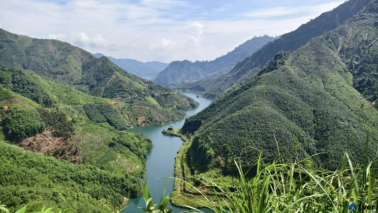 Sông Nho Quế tại xã Cát Thịnh