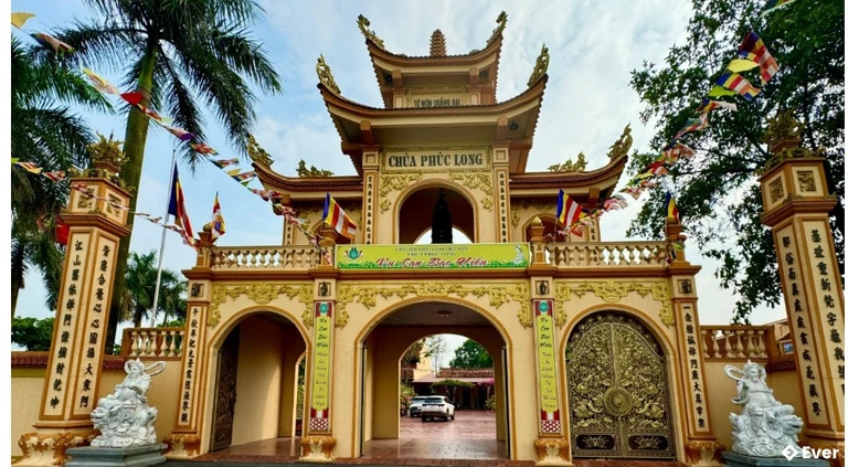 Sự hoành tráng pha nét cổ kinh của chùa Phúc Long