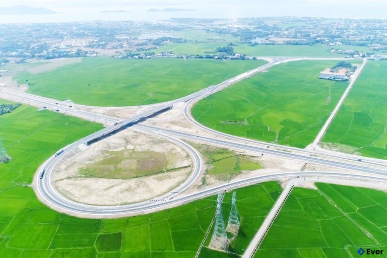 Tầm nhìn phát triển xã Vạn Ninh gắn chặt với các tuyến giao thông kết nối cao tốc.