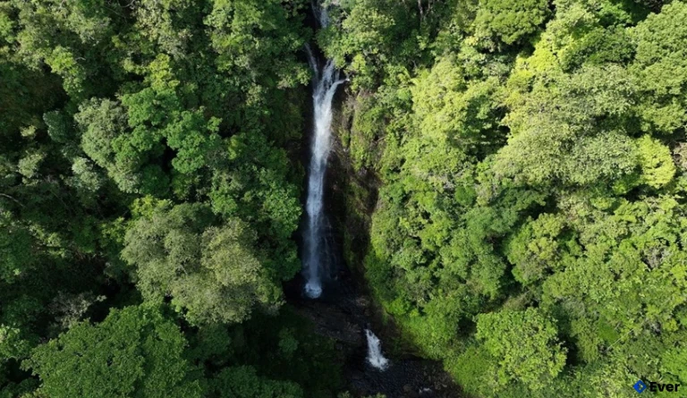 Thác Hơ KooK một trong những thác nước hùng vĩ nằm trên địa bàn xã Kon PLông