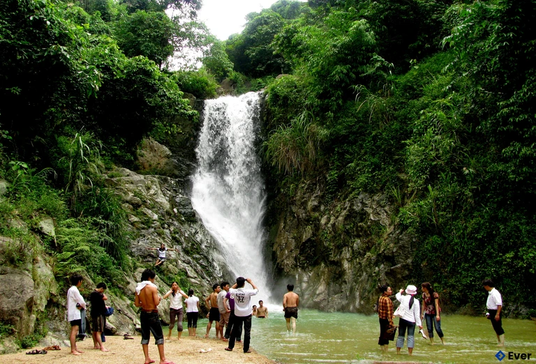 Thác Khuôn Tát
