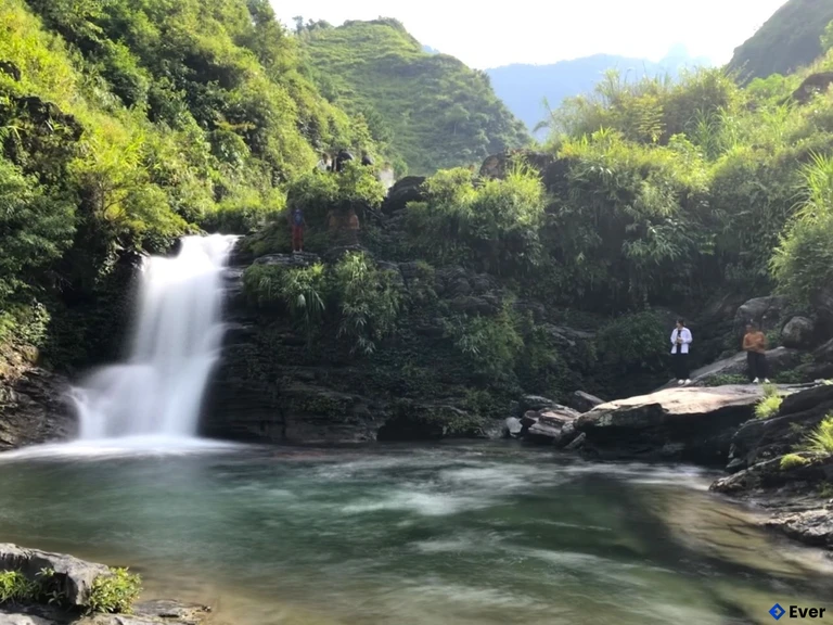 Thác Thâm Luông - địa điểm check in, trải nghiệm nổi tiếng ở Du Già