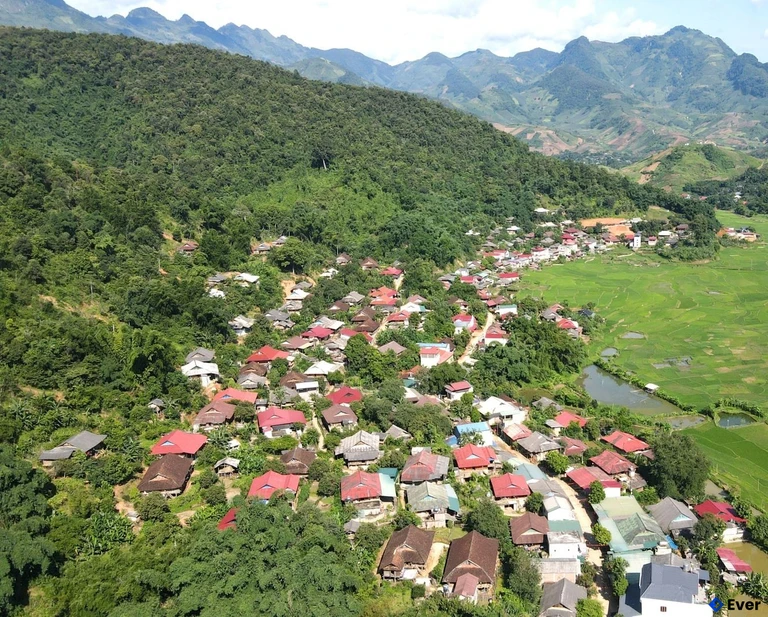 Toàn cảnh khu vực dân cư xã Mường Bám sau sáp nhập