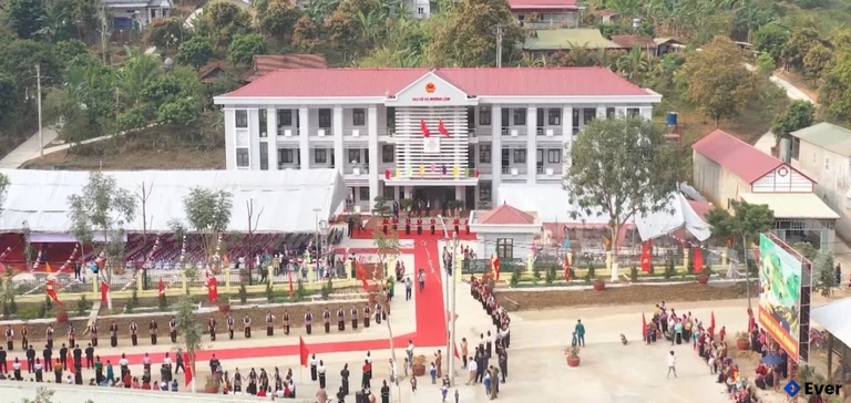 Toàn cảnh trụ sở hành chính xã Mường Lầm