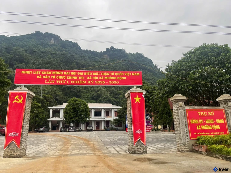 Trụ sở Đảng uy - HĐND - UBND xã Mường Động