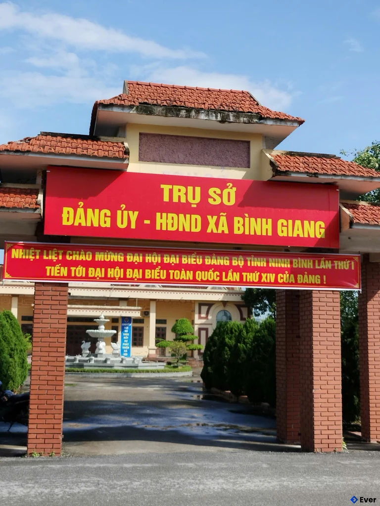 Trụ sở Đảng Ủy - HĐND xã Bình Giang