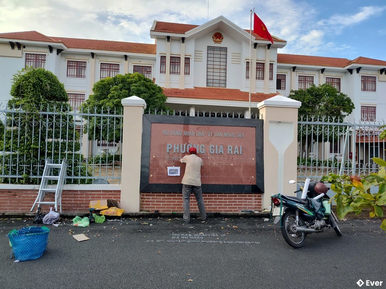 Trụ sở hành chính phường Giá Rai