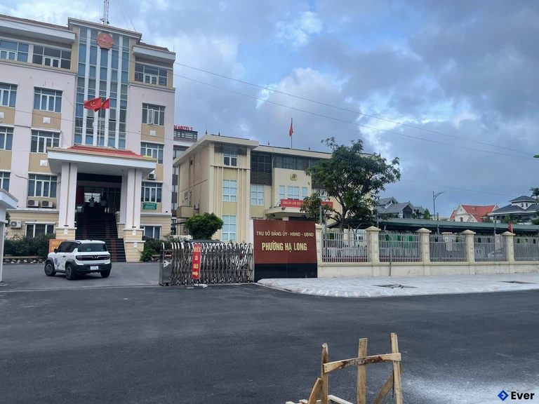 Trụ sở hành chính phường Hạ Long