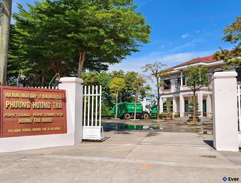 Trụ sở hành chính phường Hương Trà