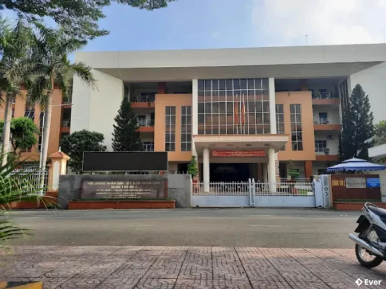 Trụ sở hành chính phường Tân Phú