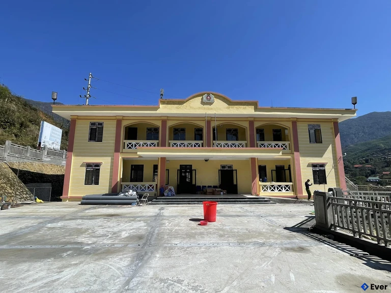 Trụ sở hành chính tại xã Tả Van