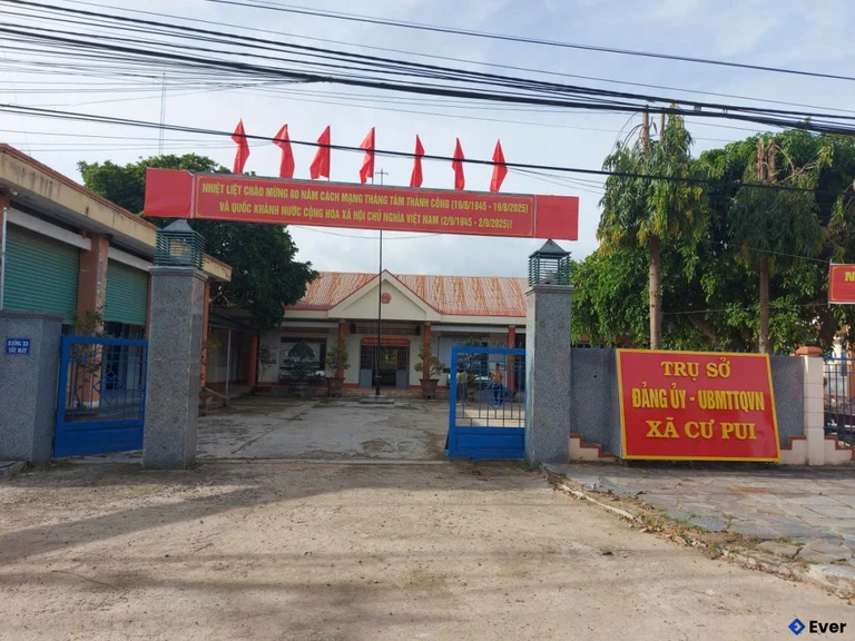 Trụ sở hành chính xã Cư Pui