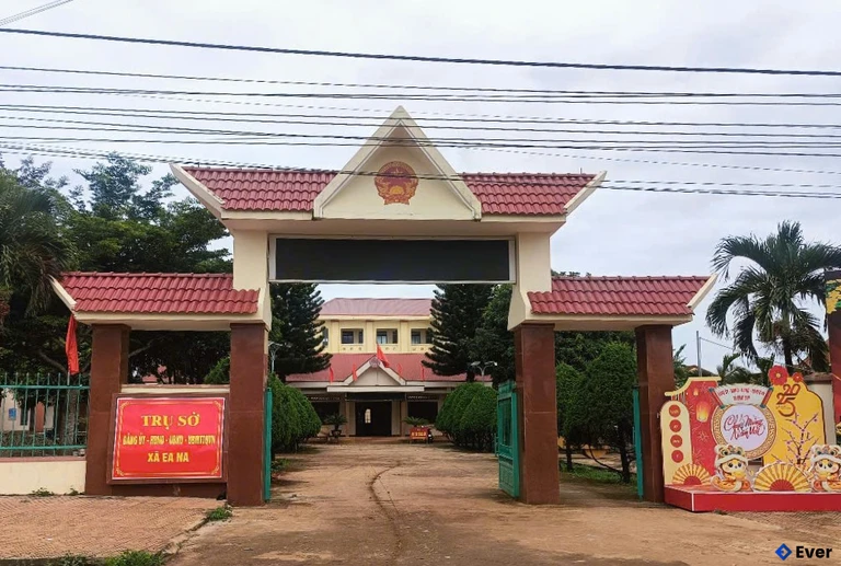 Trụ sở hành chính xã Ea Na