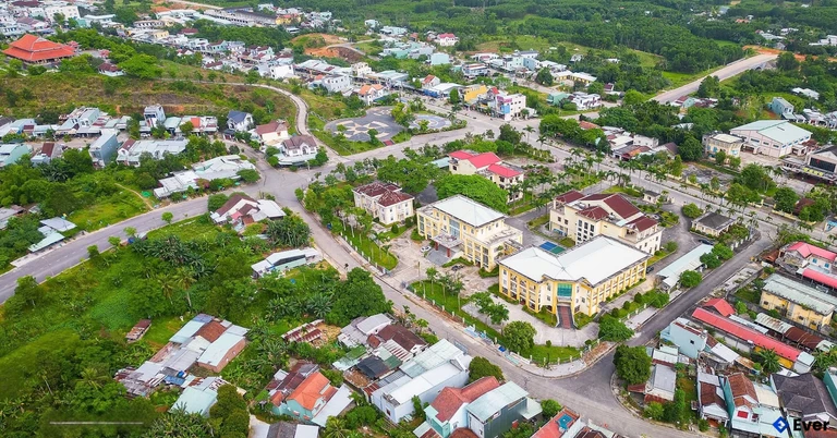 Trụ sở hành chính xã Hiệp Đức nhìn từ trên cao sau sáp nhập