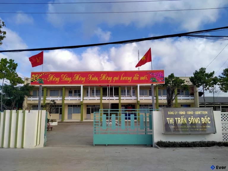 Trụ sở hành chính xã Sông Đốc