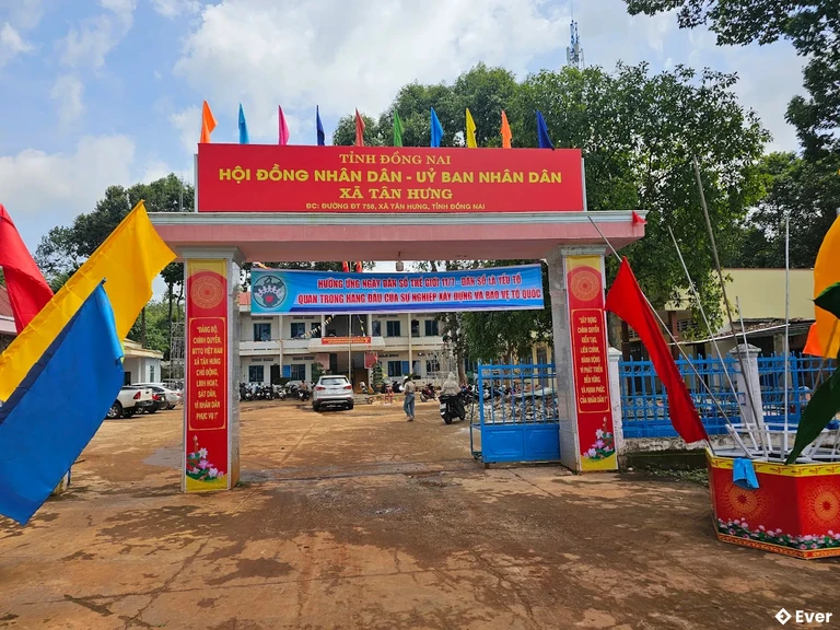 Trụ sở hành chính xã Tân Hưng sau sáp nhập