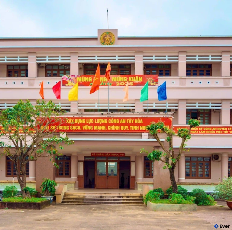 Trụ sở hành chính xã Tây Hòa