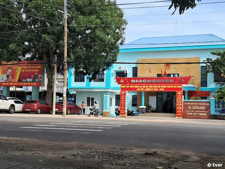 Trụ sở hành chính xã Xuyên Mộc