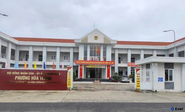 Trụ sở phường Hòa Thành sau sáp nhập