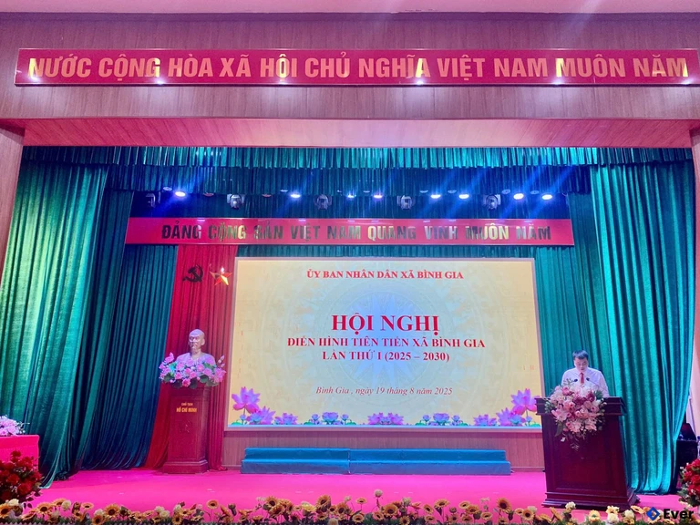 Trung tâm hành chính xã Bình Gia
