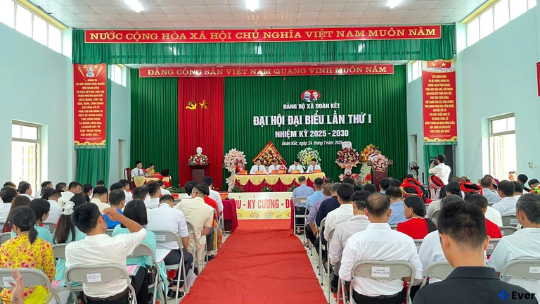 Trung tâm hành chính xã Đoàn Kết