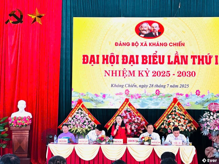 Trung tâm hành chính xã Kháng Chiến