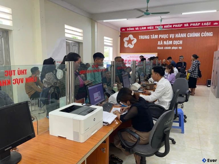Trung tâm hành chính xã Nậm Dịch , Tuyên Quang