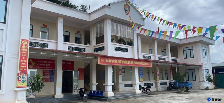 Trung tâm hành chính xã Pờ Ly Ngài , Tuyên Quang