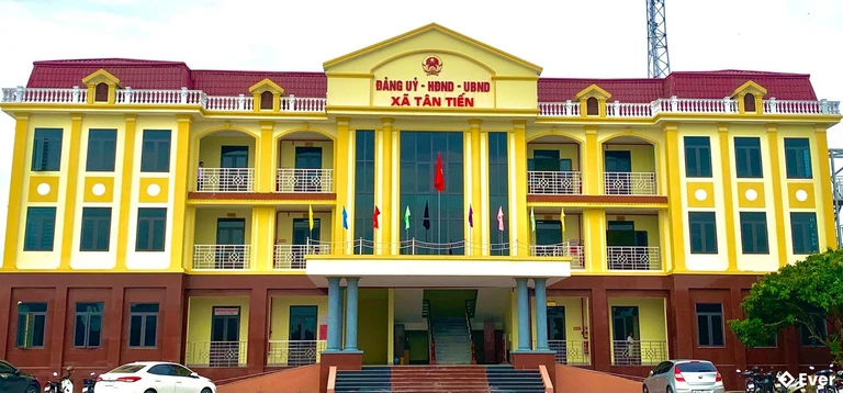 Trung tâm hành chính xã Tân Tiến, Hưng Yên