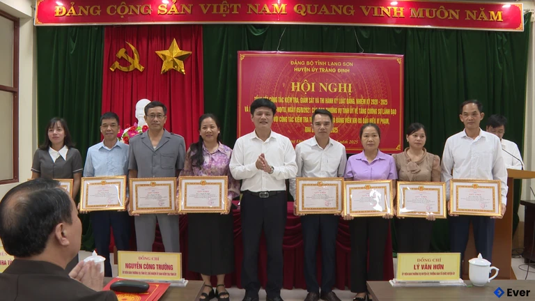 Trung tâm hành chính xã Tràng Định