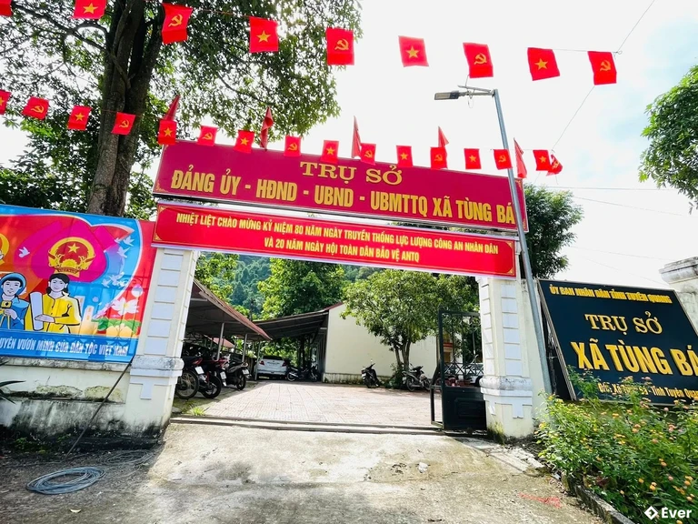 Trung tâm hành chính xã Tùng Bá, Tuyên Quang