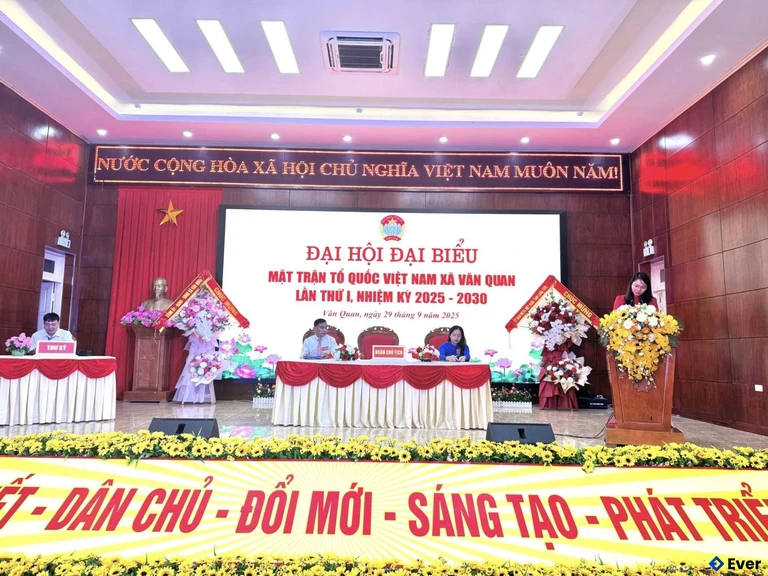 Trung tâm hành chính xã Văn Quan