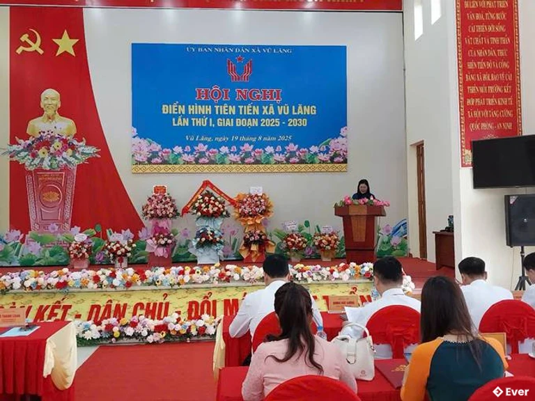 Trung tâm hành chính xã Vũ Lăng