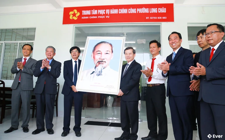 Trung tâm phục vụ hành chính công phường Long Châu