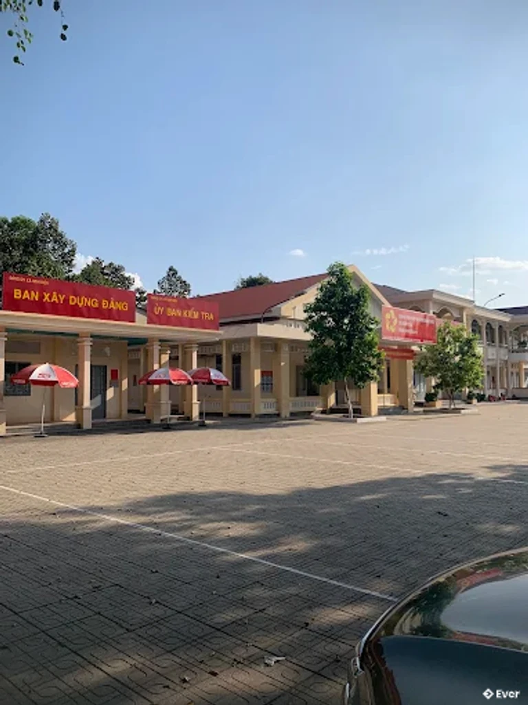 Trung tâm phục vụ hành chính công xã Long Chữ