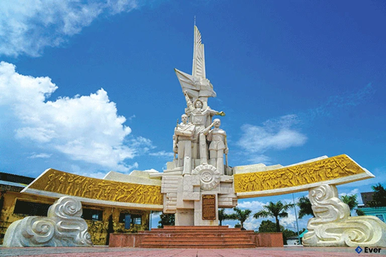 Tượng đài chiến thắng Chi khu Ngã Năm