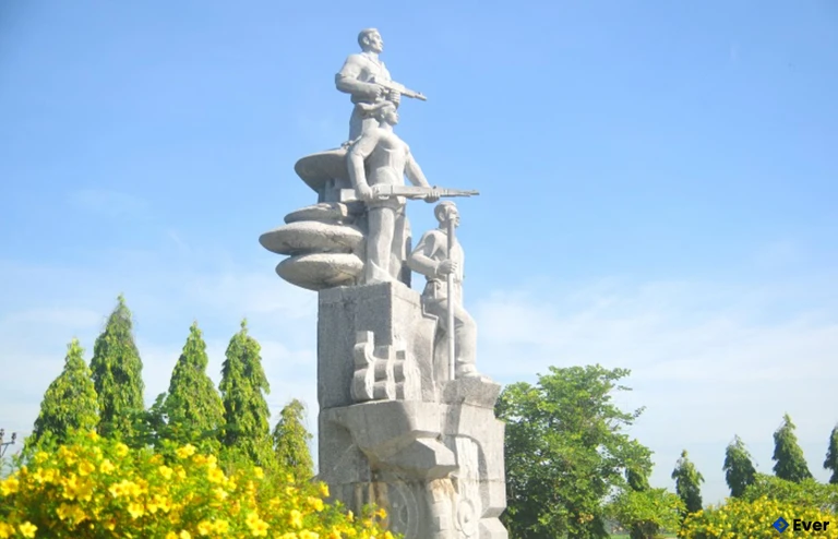 Tượng đài chiến thắng Mỏ Cày