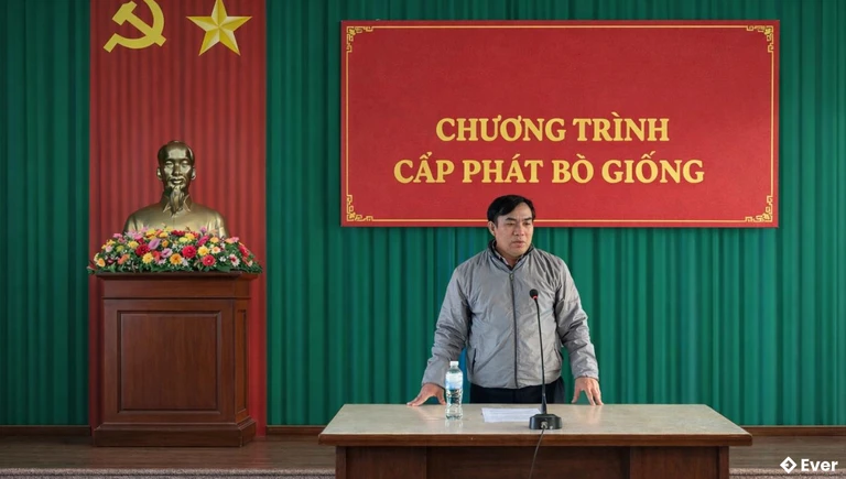 UBND phường Quy Nhơn Tây tổ chức cấp phát bò giống cho các hộ dân tham gia Dự án “Chăn nuôi bò vỗ béo” thuộc Chương trình nục tiêu quốc gia giảm nghèo bền vững